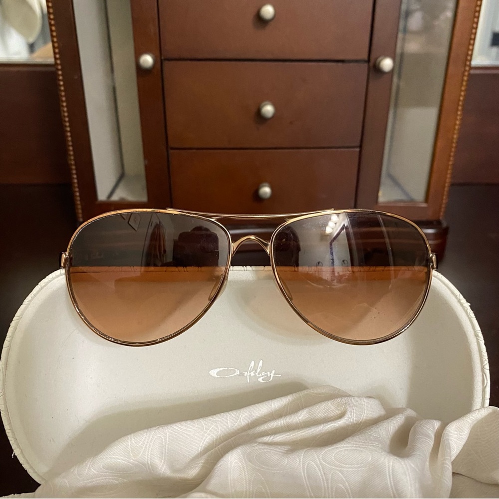 Oakley Aviator Sunglasses with case